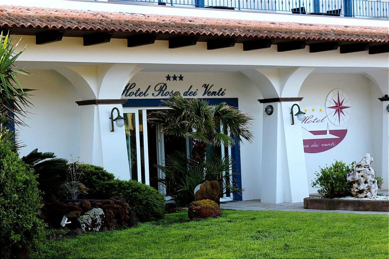 Hotel Rosa Dei Venti Castelsardo Exteriör bild
