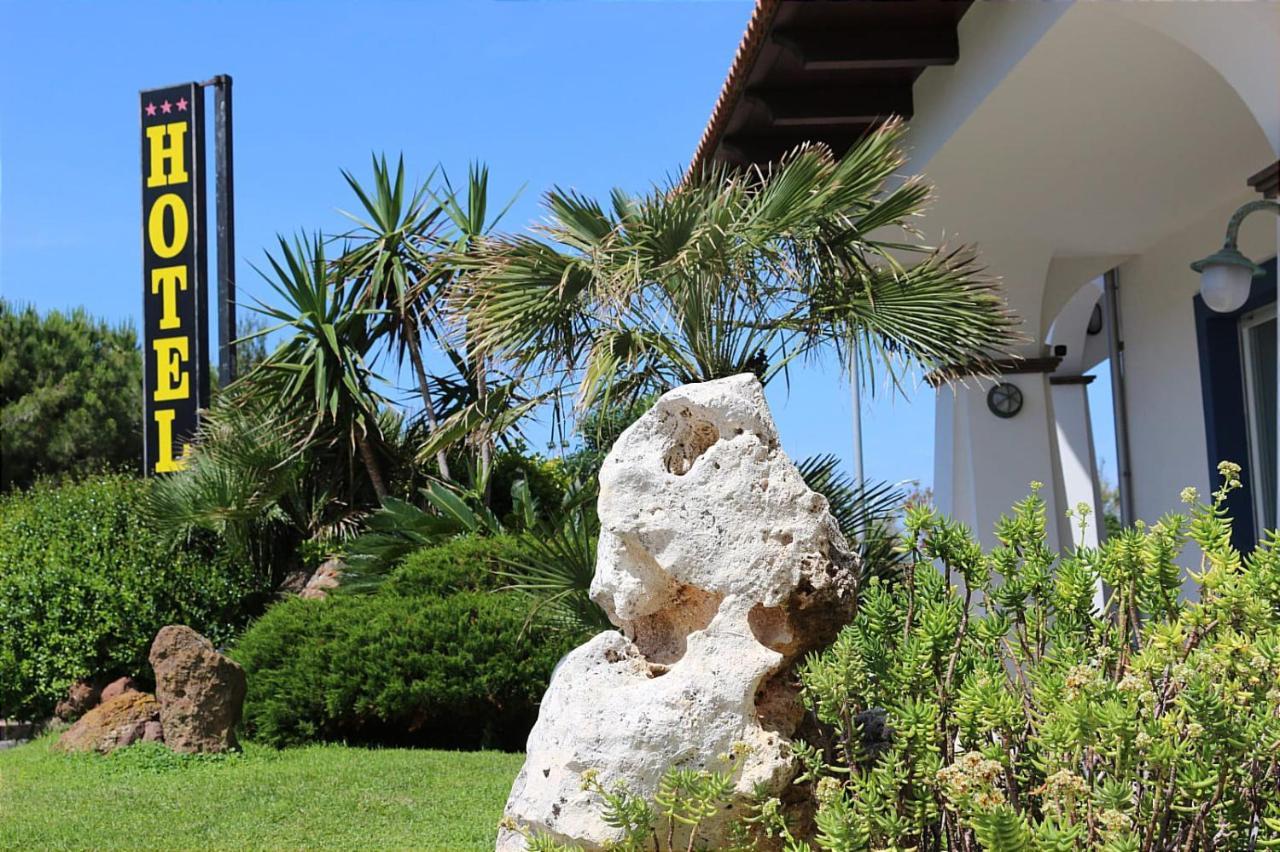 Hotel Rosa Dei Venti Castelsardo Exteriör bild