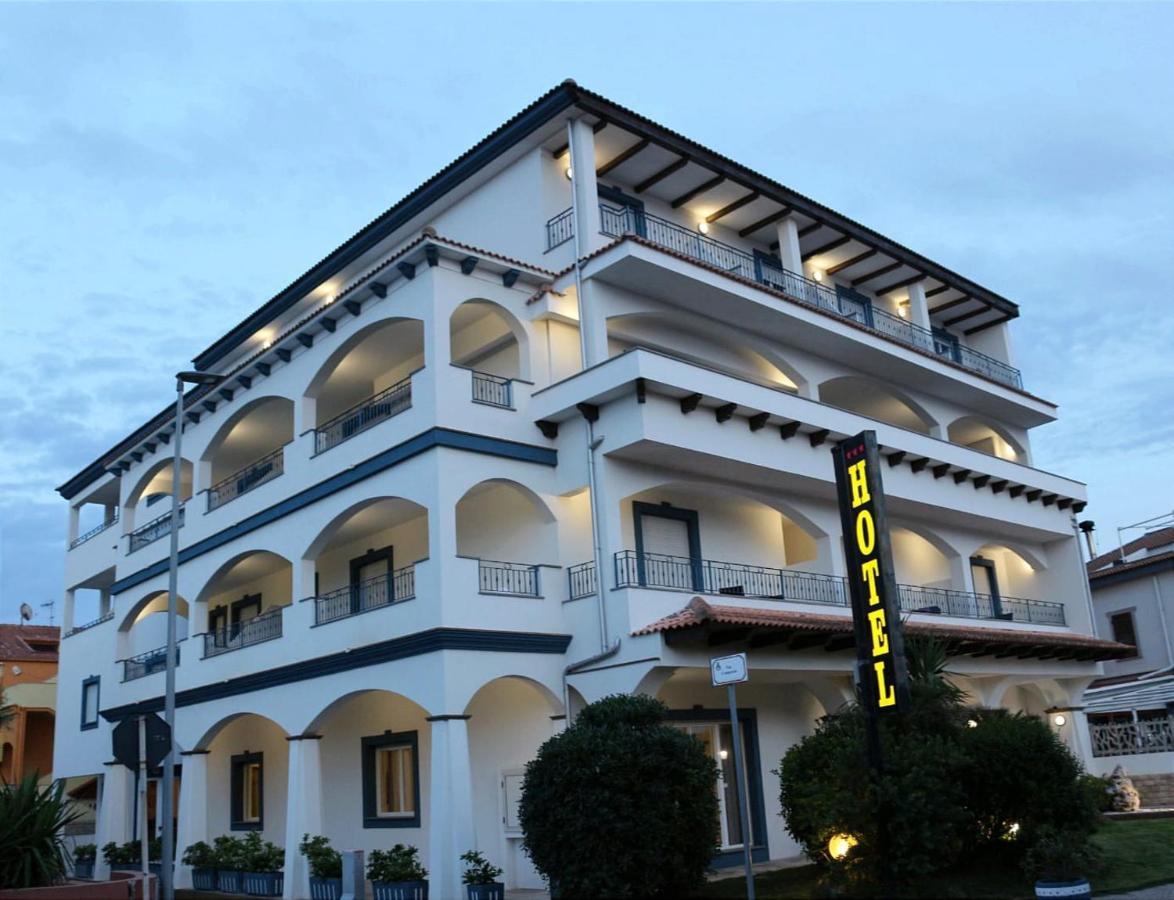 Hotel Rosa Dei Venti Castelsardo Exteriör bild