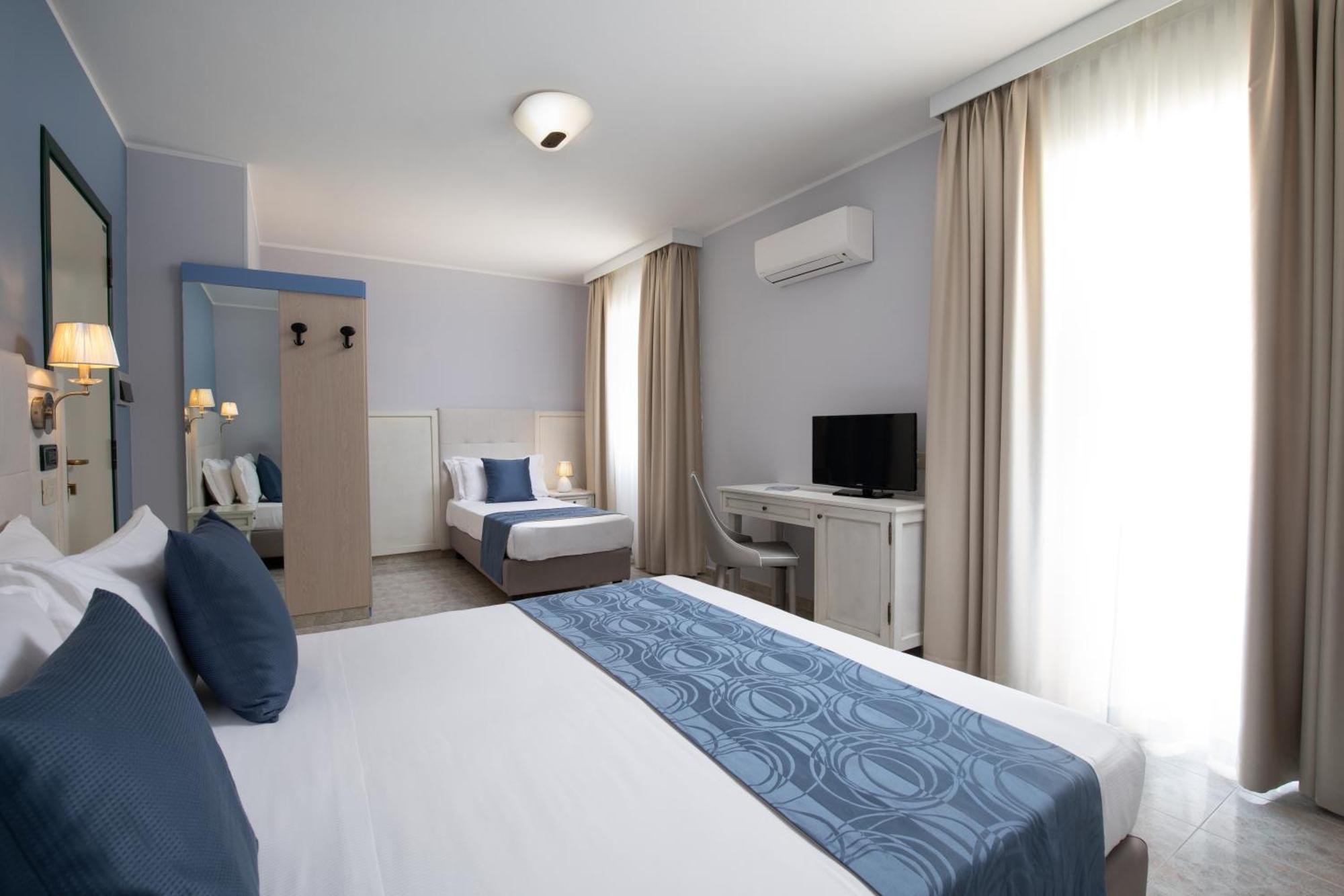 Hotel Rosa Dei Venti Castelsardo Exteriör bild