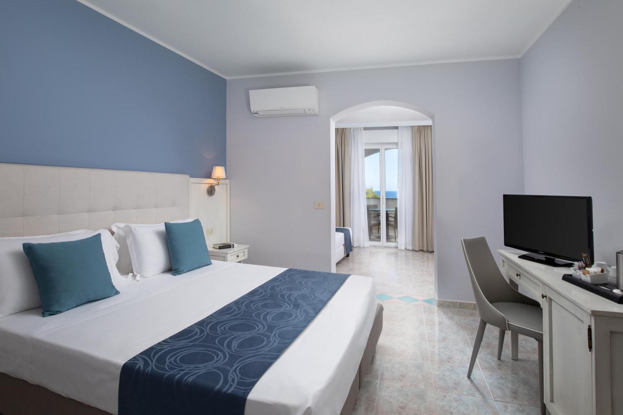 Hotel Rosa Dei Venti Castelsardo Exteriör bild