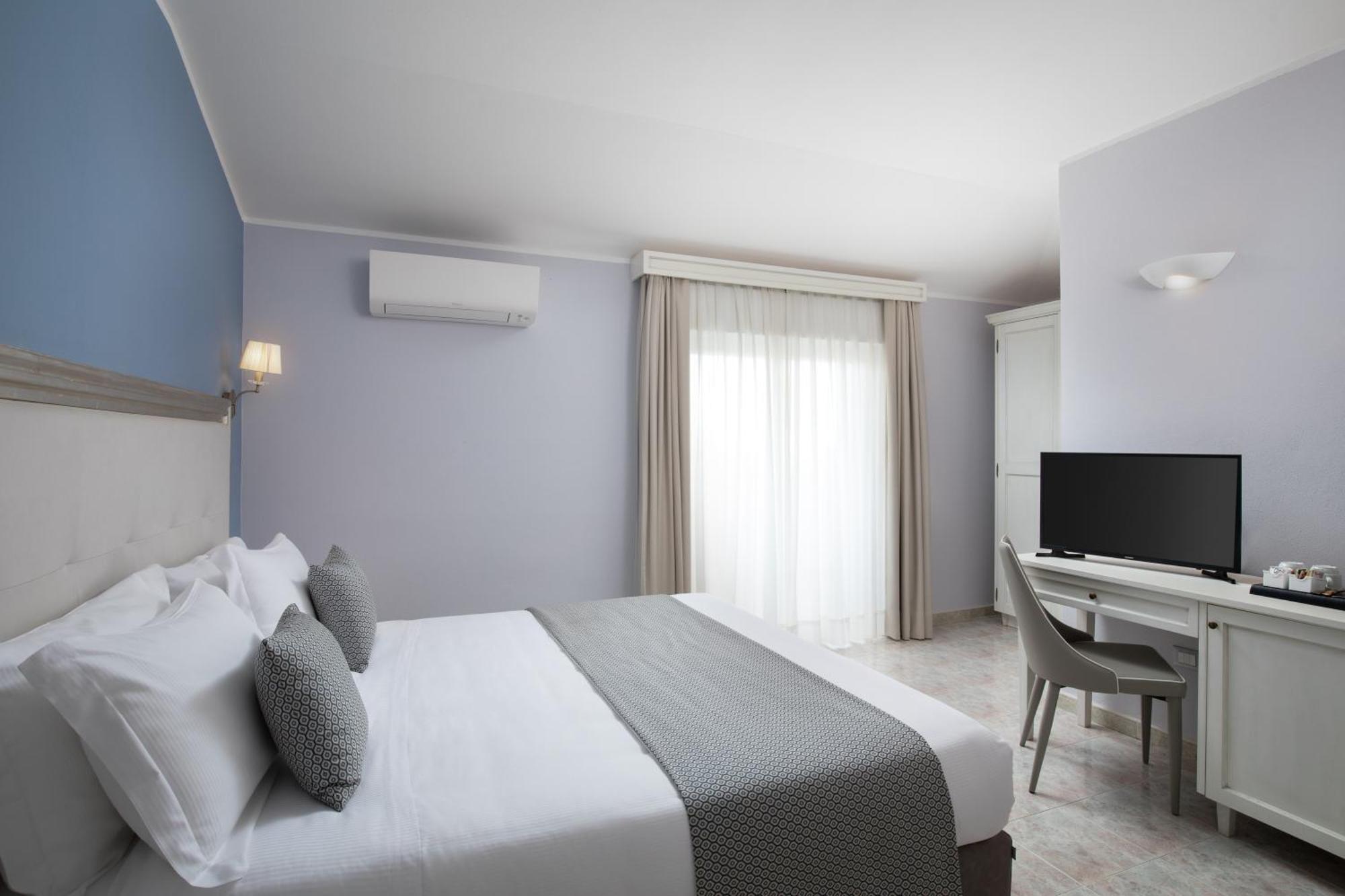 Hotel Rosa Dei Venti Castelsardo Exteriör bild