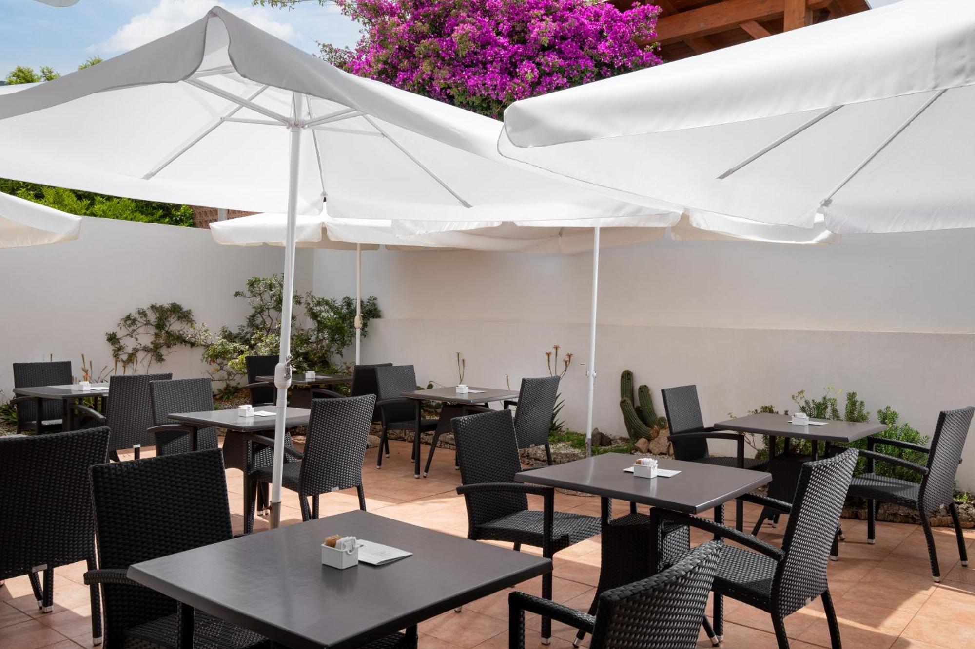 Hotel Rosa Dei Venti Castelsardo Exteriör bild