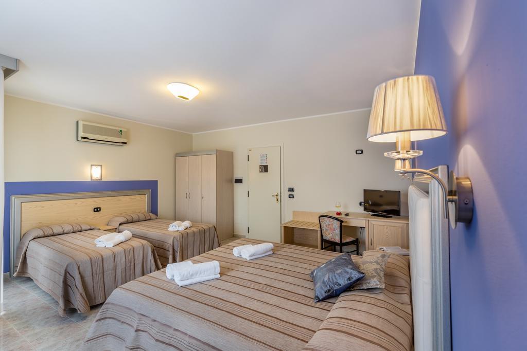 Hotel Rosa Dei Venti Castelsardo Exteriör bild