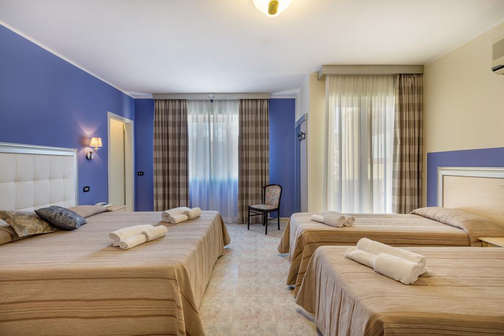 Hotel Rosa Dei Venti Castelsardo Exteriör bild