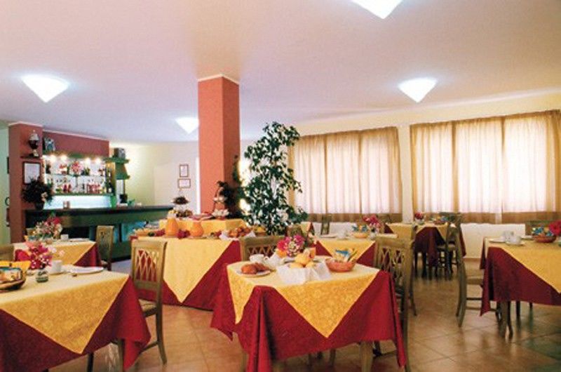 Hotel Rosa Dei Venti Castelsardo Exteriör bild