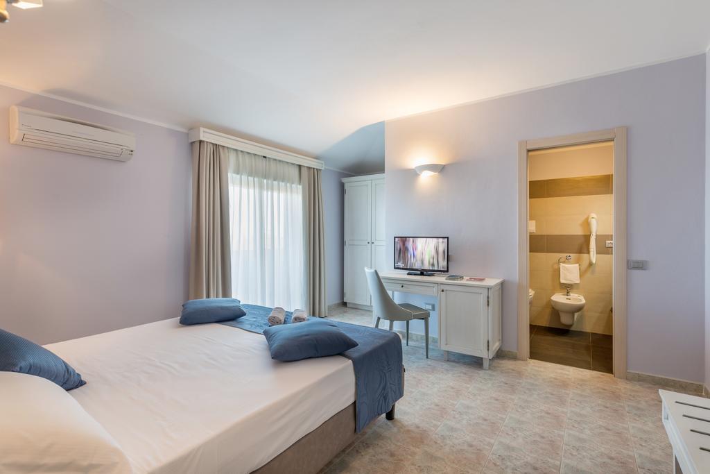 Hotel Rosa Dei Venti Castelsardo Exteriör bild