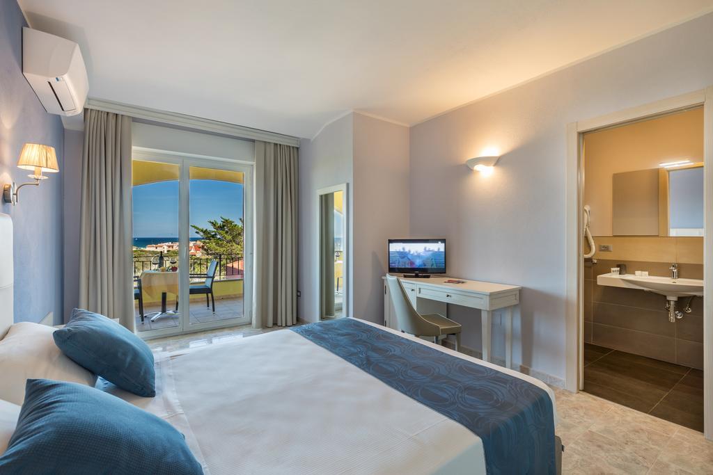 Hotel Rosa Dei Venti Castelsardo Exteriör bild