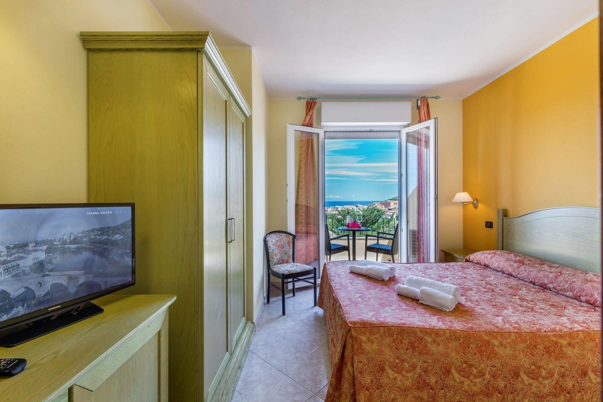 Hotel Rosa Dei Venti Castelsardo Exteriör bild