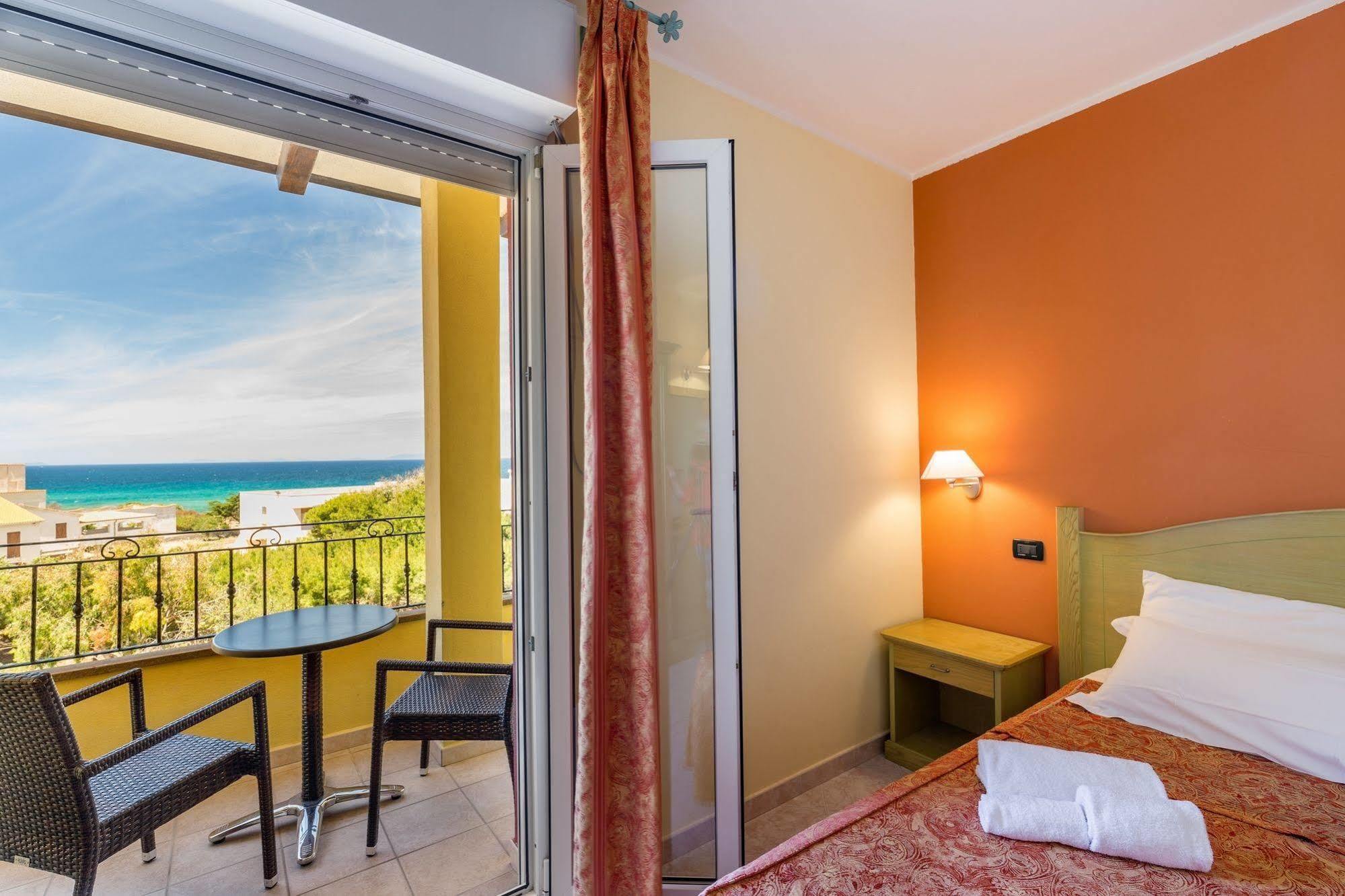 Hotel Rosa Dei Venti Castelsardo Exteriör bild