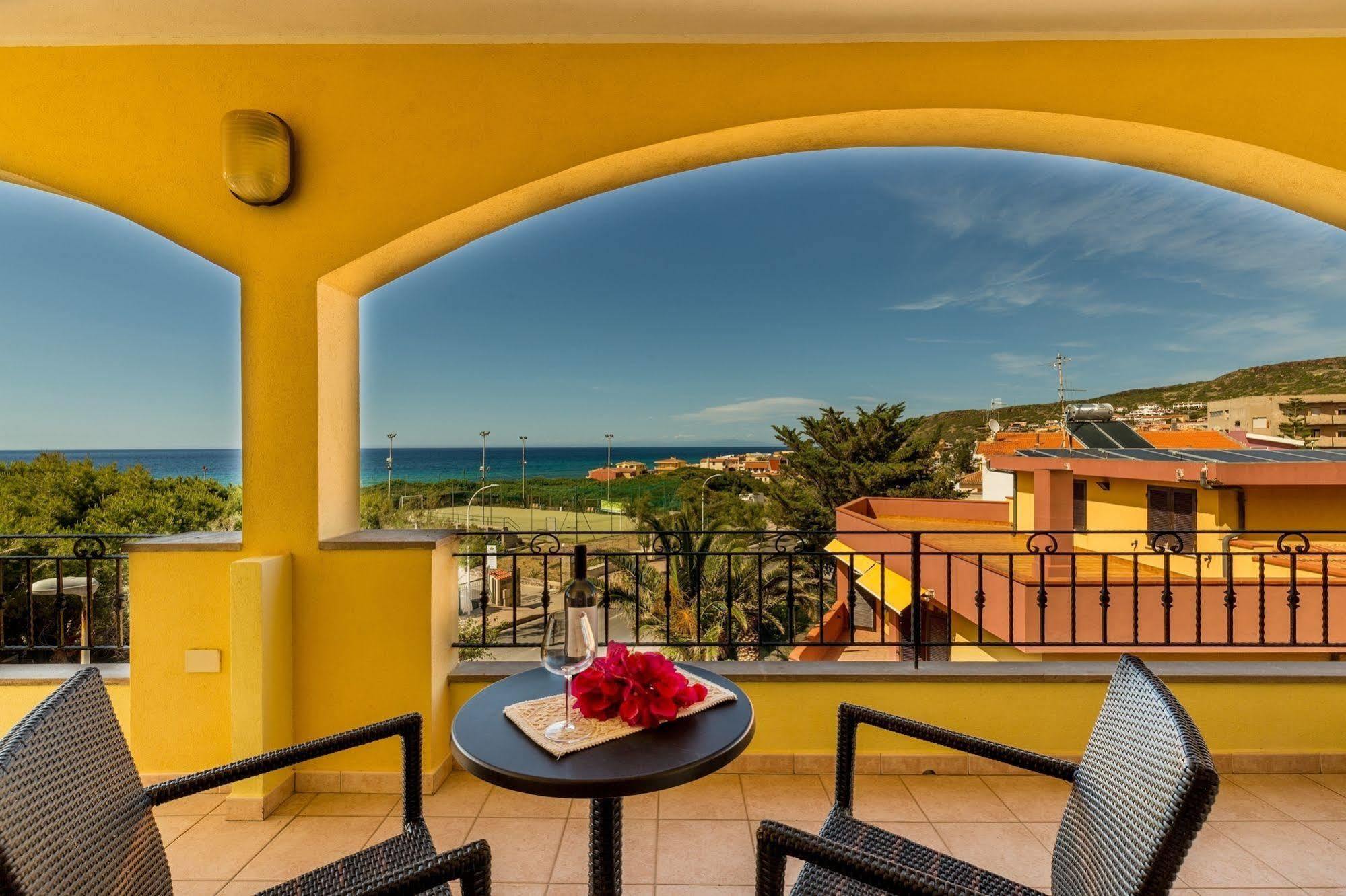 Hotel Rosa Dei Venti Castelsardo Exteriör bild